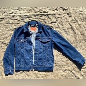 Levi’s Denim Jacket EXCELLENT CONDITION!